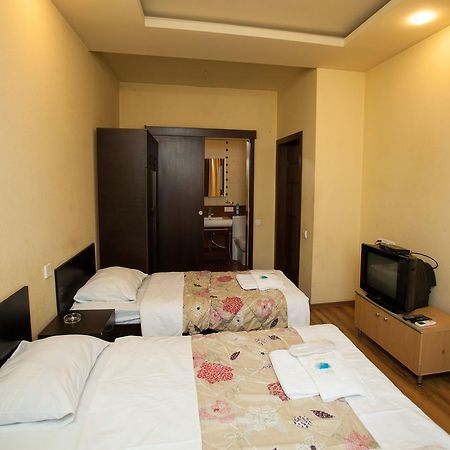 Hotel 4You Tiflis Exterior foto