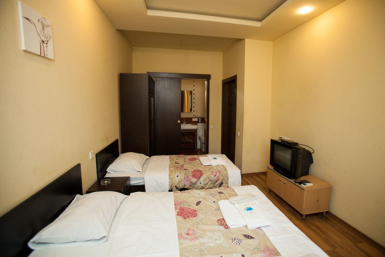 Hotel 4You Tiflis Exterior foto